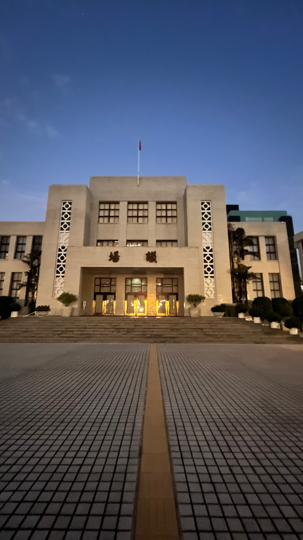 corina5.png Front of the Taiwan's parliament building
